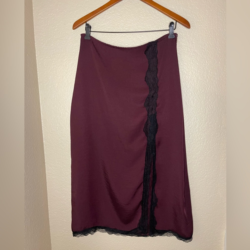 Suzanne Betro Burgundy Midi Skirt with Black Lace Trim Women’s Size Large